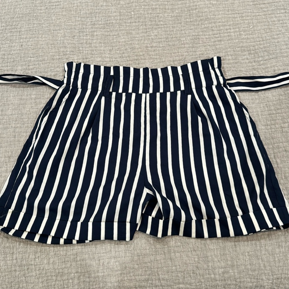 Sfera casual blue strip shorts size M